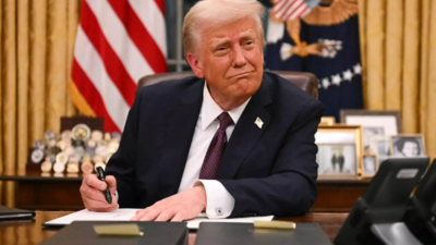 Trump's economic approval rating falls to 37%; 75% US adults worry about recession