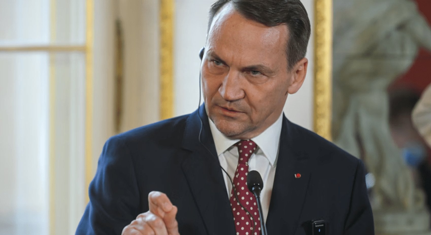 Polish FM tells russia to buzz off with its imperialist fantasies
