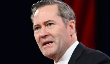 Waltz held sensitive talks on Russia, Ukraine on Signal, WSJ reports