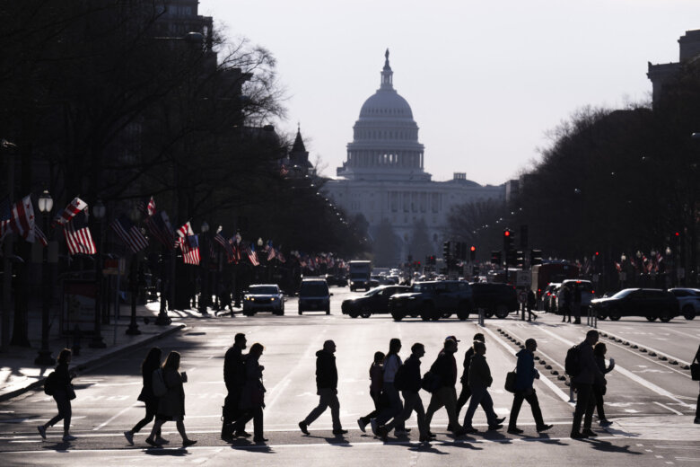 Is the White House planning a large-scale military parade through DC this summer?