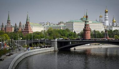Moscow blocks 21 UK politicians from entering Russia – POLITICO