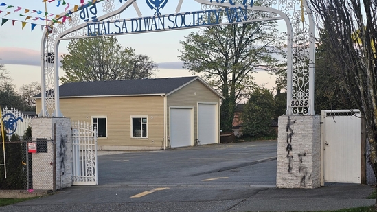 The Khalsa Diwan Society gurdwara in Vancouver, better known as the Ross Street gurdwara, was spraypainted with pro-Khalistan and anti-India graffiti.(Hindustan Times)
