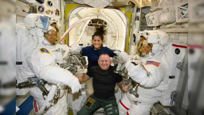 How astronauts live in the International Space Station and what space smells like