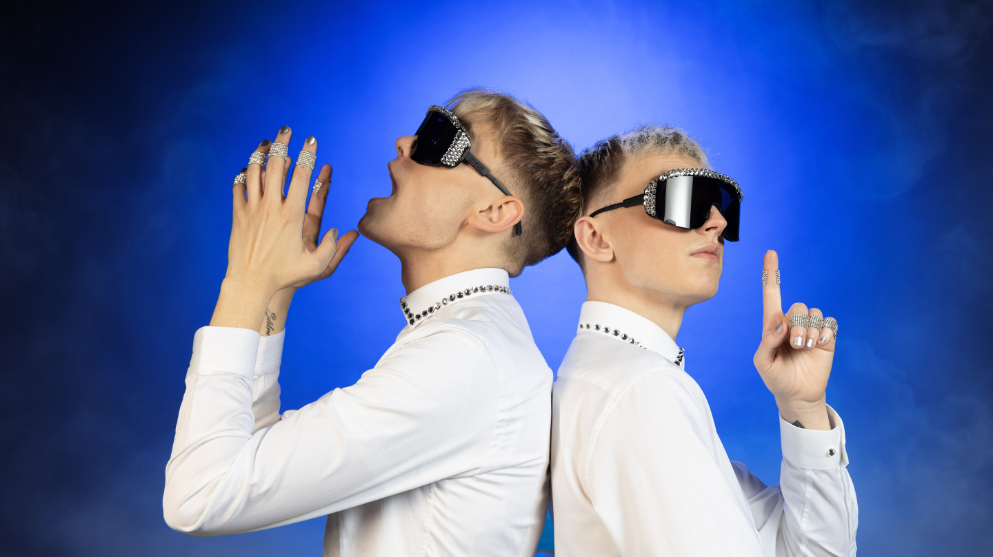 VAEB release the Live Jazz version of 'ROA' in English