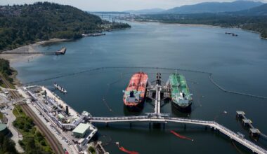 Majority of Canadians support construction of East-West oil and gas pipeline, poll finds
