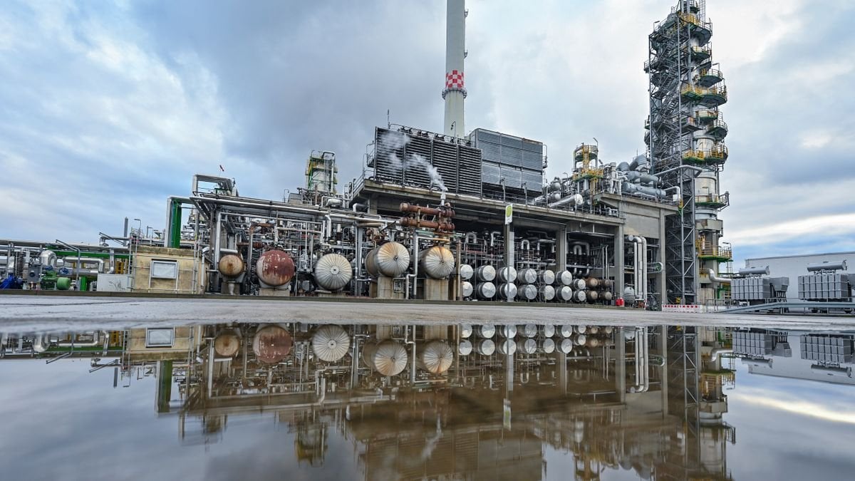 CDU und CSU wollen die Macht des Kartellamts beschneiden. Setzen sie sich in den Koalitionsgesprächen damit durch, müssten laufende Ermittlungen zu möglichen Preisabsprachen für Sprit und Heizöl gestoppt werden.