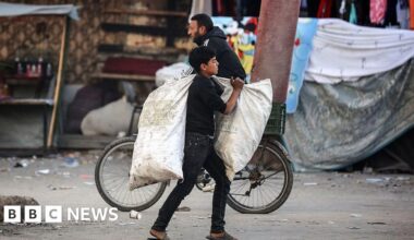 Members of British Jewish body condemn Israel's Gaza offensive