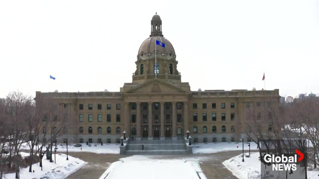 Click to play video: 'Alberta budget: Economy back in the red with $5.2-billion deficit'