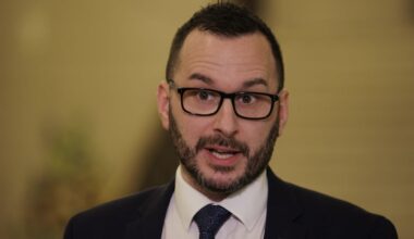 Larger unionist parties fail to support TUV Irish language signs petition