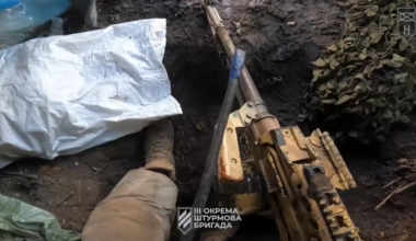 Russian Forces attempted to break through the positions of the 3rd Assault Brigade in small groups in the Kharkiv-Luhansk direction, multiple times. The video shows one such attempt, likely in recently captured areas near the village of Nadiya. 2nd Mechanized Battalion holds the line. April 2025