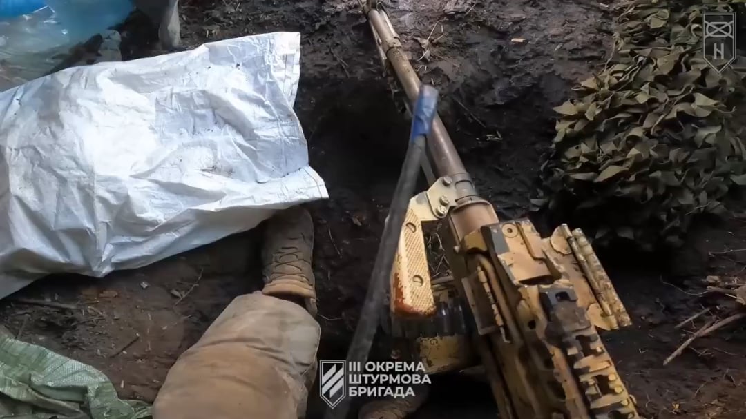 Russian Forces attempted to break through the positions of the 3rd Assault Brigade in small groups in the Kharkiv-Luhansk direction, multiple times. The video shows one such attempt, likely in recently captured areas near the village of Nadiya. 2nd Mechanized Battalion holds the line. April 2025