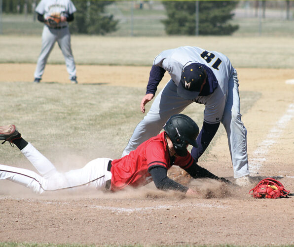 Knights split doubleheader with Sabercats | News, Sports, Jobs