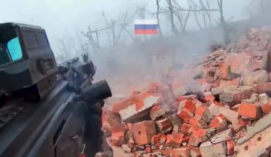 Ukrainian soldier destroys a Russian occupier with machine gun fire near Toretsk in Donetsk region