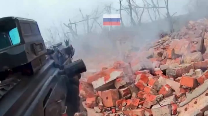 Ukrainian soldier destroys a Russian occupier with machine gun fire near Toretsk in Donetsk region