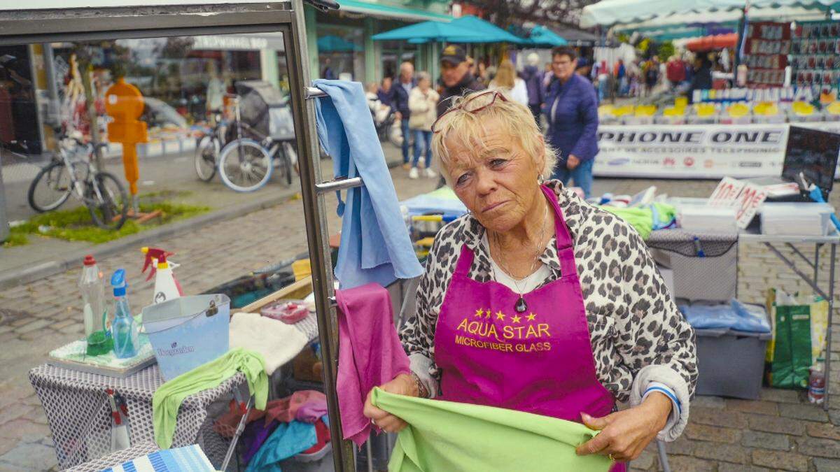 Alleen al voor Madam Sigaar moet je naar ‘Marktkramers’ kijken