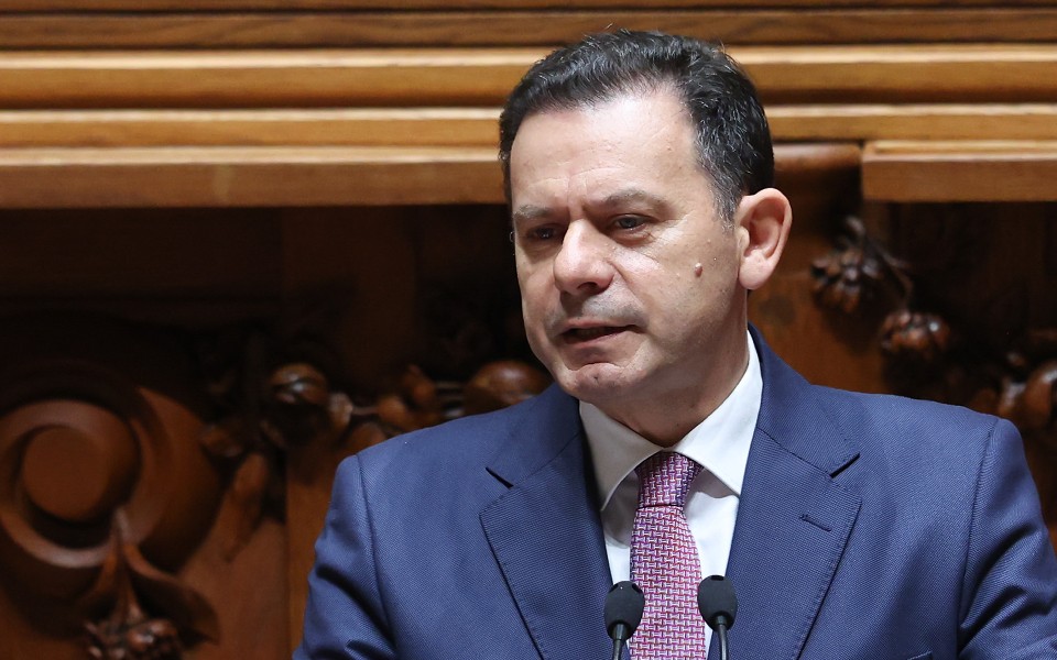 Montenegro omitiu três contas com mais de 92 mil euros e de 65 mil euros