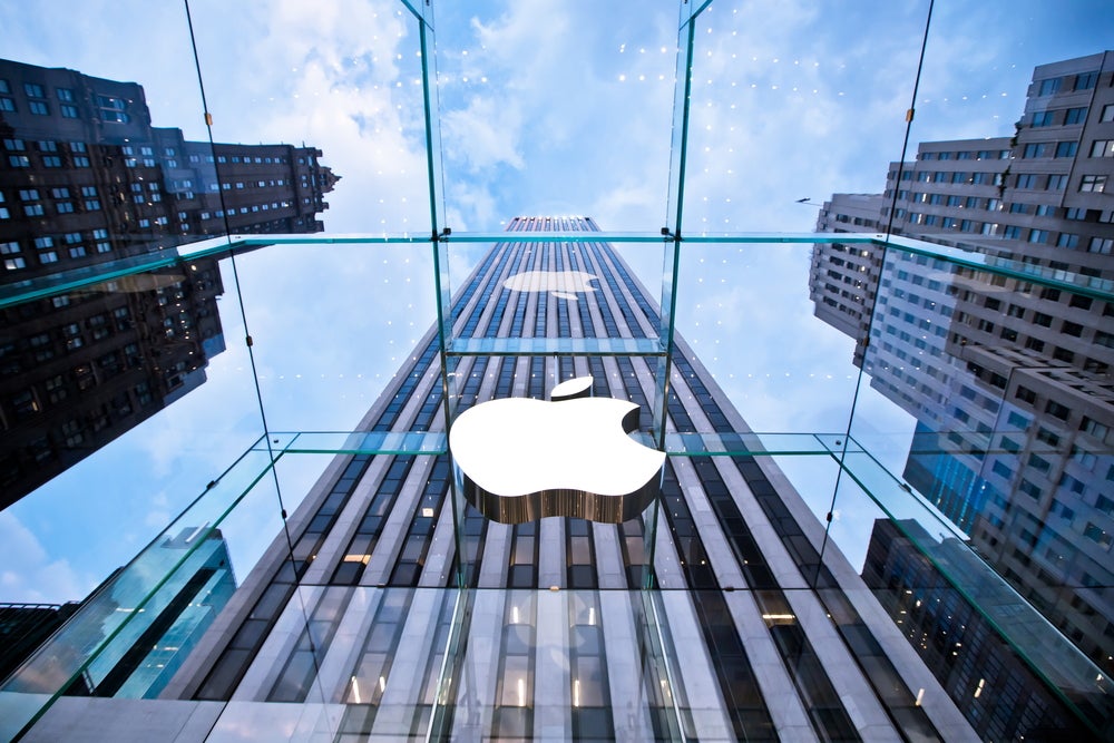 Apple Plans On-Device AI Data Analysis To Boost Privacy, Catch Up In AI Race - Meta Platforms (NASDAQ:META), Apple (NASDAQ:AAPL)