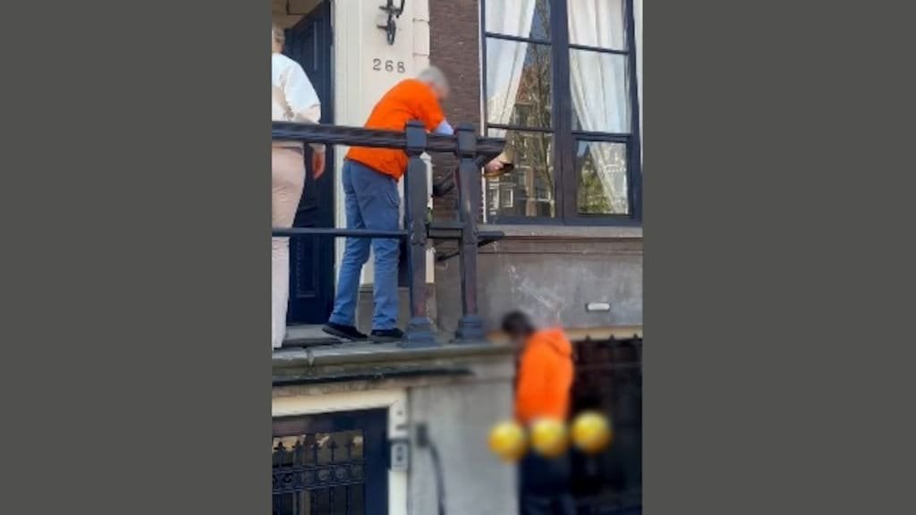 Eelco (75) gooide water over wildplasser: 'Leuk dat filmpje viraal gaat'