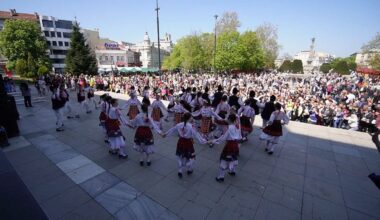 Bulgarie : une danse folklorique et une bataille d'œufs pour célébrer Pâques à Ruse