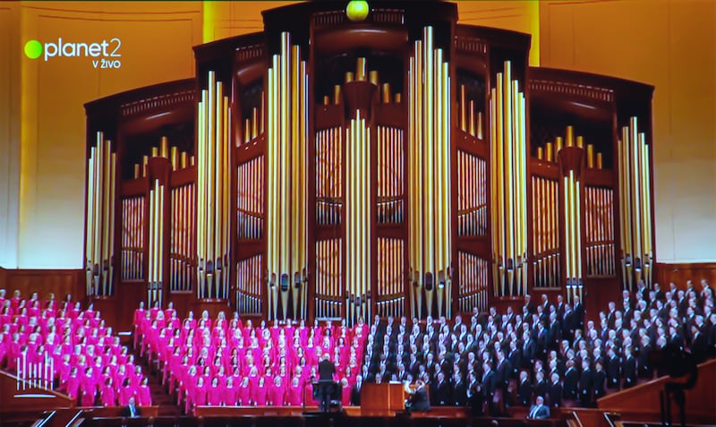 The Tabernacle Choir at Temple Square is shown in a screenshot from PlanetTV in Slovenia.