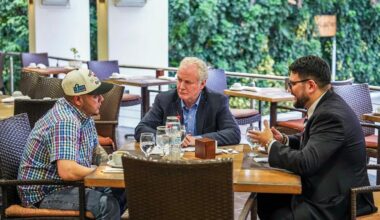 Le sénateur démocrate américain Chris Van Hollen réussit à rencontrer Kilmar Abrego Garcia, Salvadorien expulsé à tort par l’administration Trump