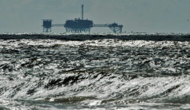Oil rig reuters