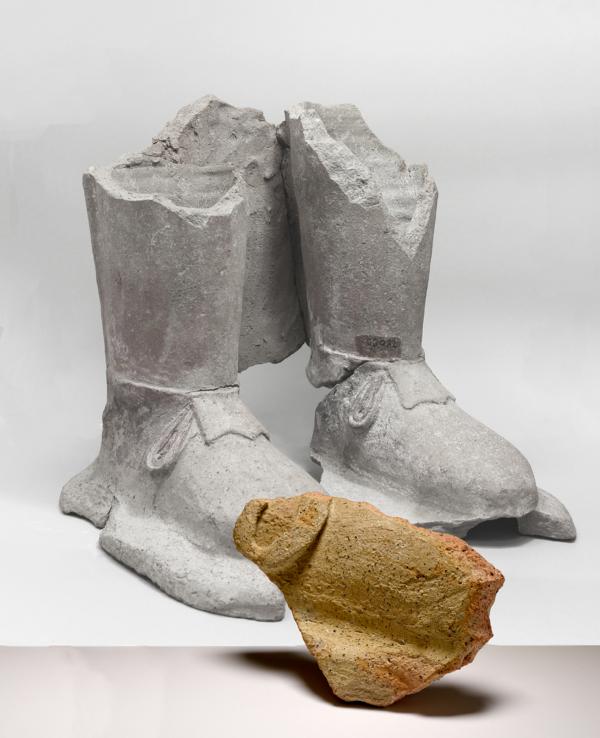 Typical finds include small chariots, riders, and warrior figures made of terracotta, as well as large-format hollow terracotta figures, up to life-size, depicting the donors. One such example is the fragment of a shoe discovered during the recent campaign, which has close analogues among the life-size figures from the 1885 excavation. Credit: University of Frankfurt