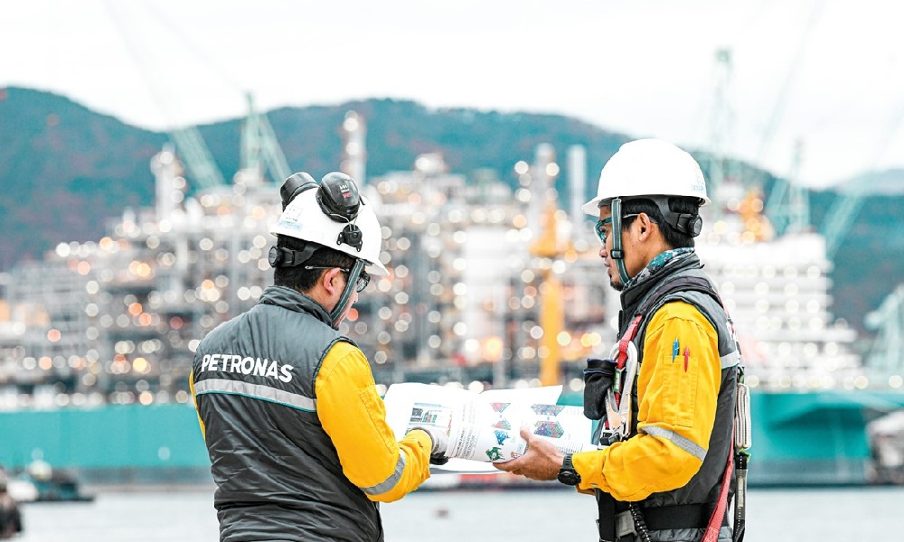 Petronas inks 11 deals to strengthen Malaysia's oil and gas sector