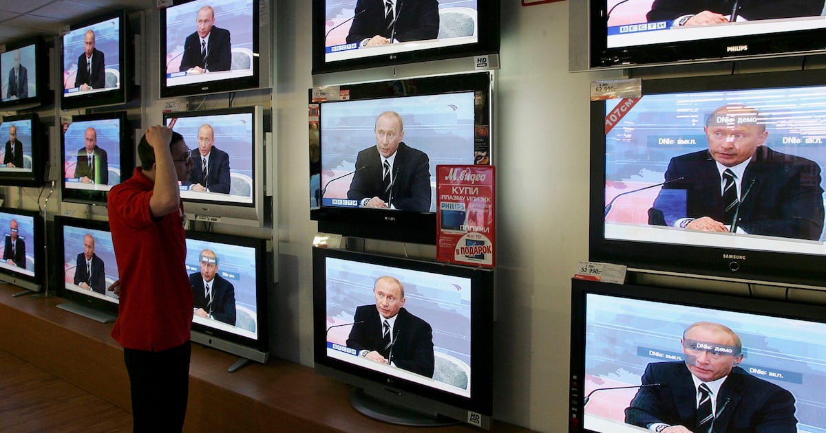 Putin’s TV Goons Jump for Joy at Trump’s Tariff ‘Buffoonery’