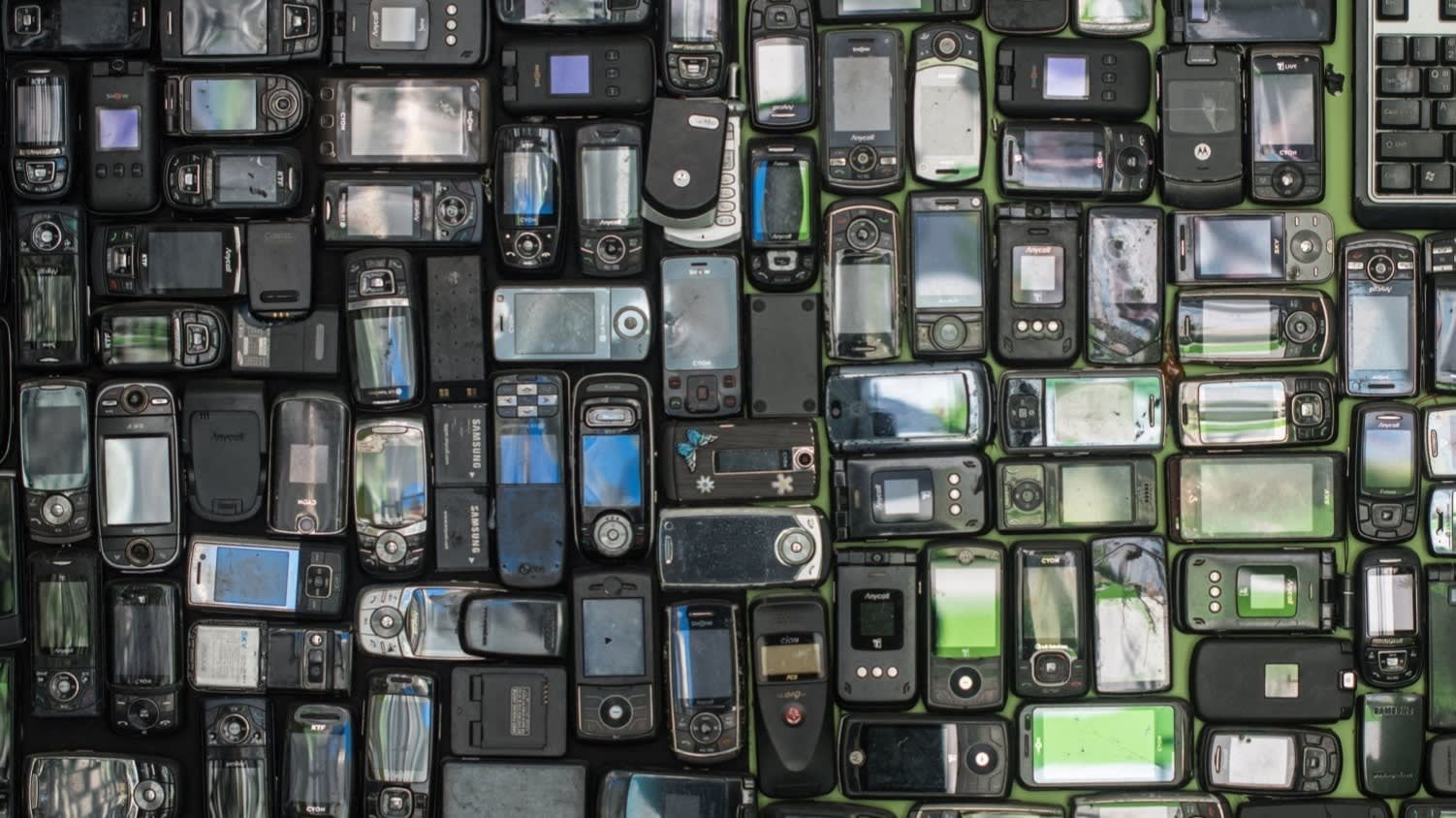 EU issues America-bound staff with burner phones over spying fears