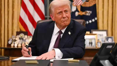 Russian state TV 'mocks' Trump, says he should be given a medal for destroying trust in economy