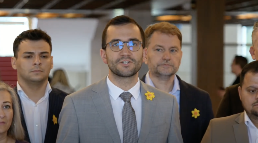 Hnutie Slovensko predložilo pozmeňujúce návrhy k zrušeniu transakčnej dane. Kritizuje Danka, že návrh nepodporil