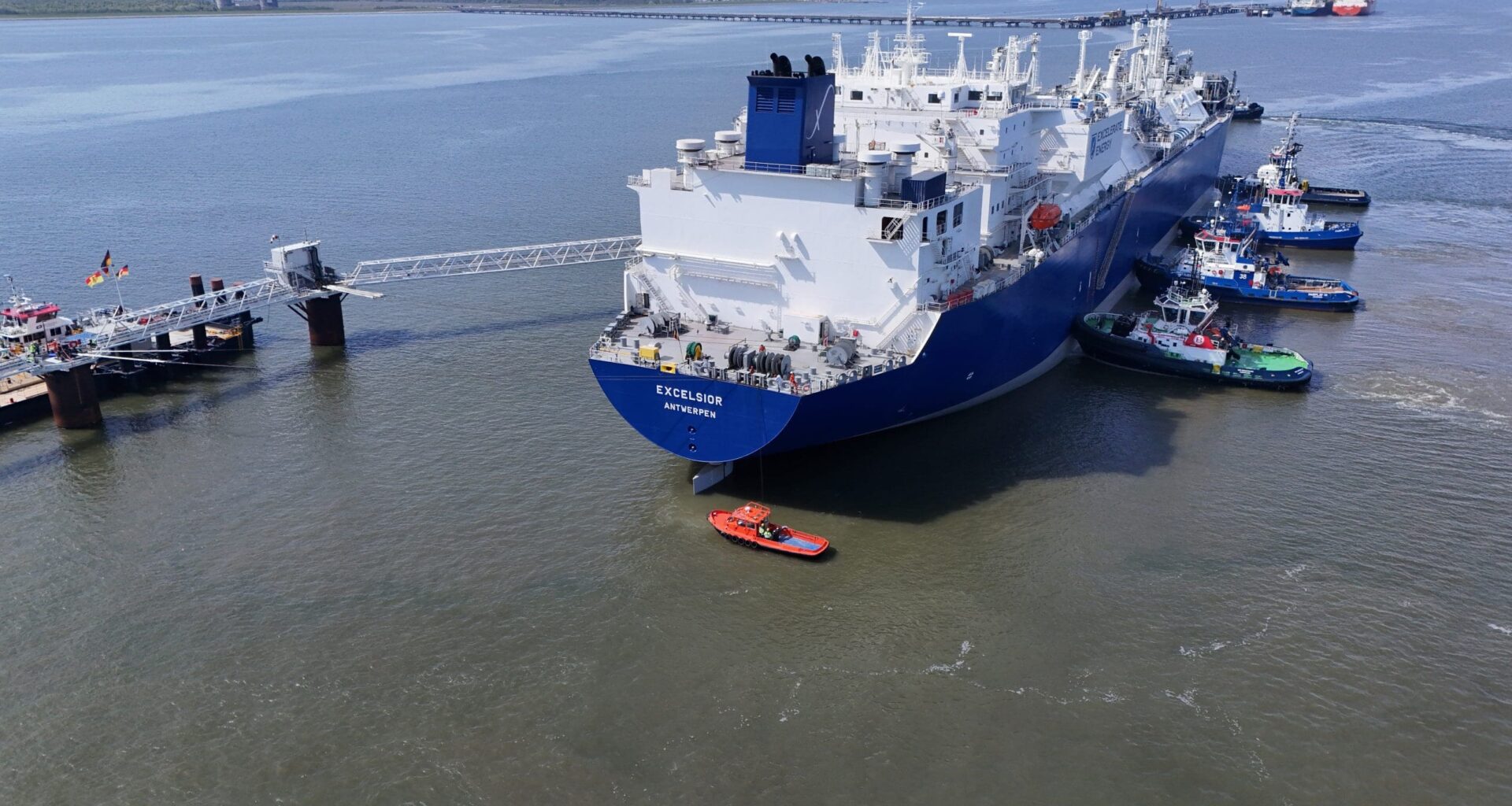 Second Wilhelmshaven FSRU arrives at jetty