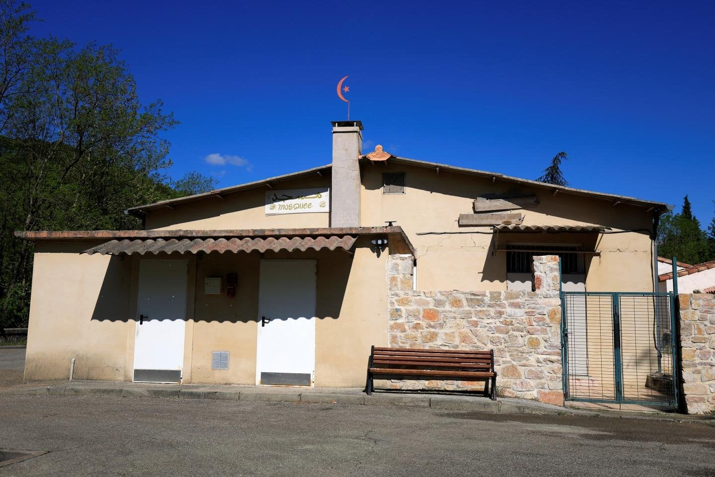 Assassinat d’un musulman dans une mosquée du Gard : enquête ouverte pour meurtre avec préméditation et à raison de la religion
