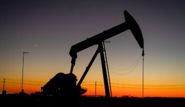 Crude oil prices fall over 1% after progress in US-Iran talks, Russia-Ukraine truce