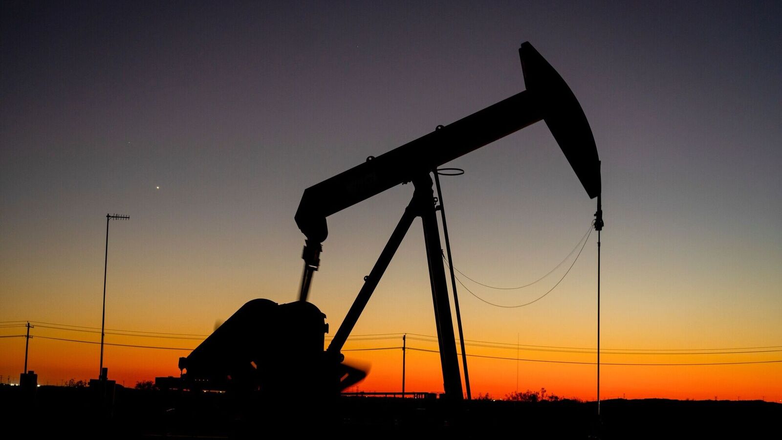 Crude oil prices fall over 1% after progress in US-Iran talks, Russia-Ukraine truce