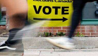 Long lines at polling stations across Canada as advance voting begins - CTV News