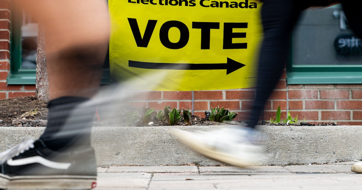 Long lines at polling stations across Canada as advance voting begins - CTV News