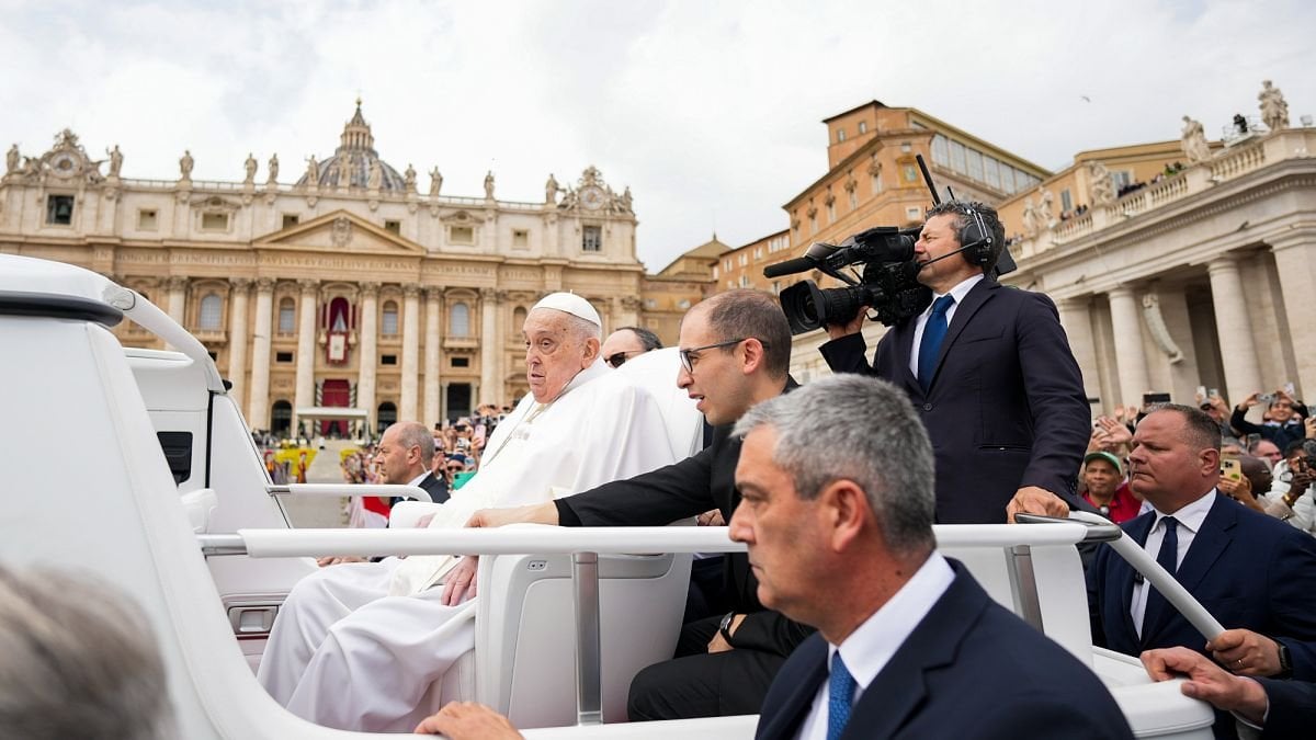 Pâques au Vatican : le pape François présent parmi les fidèles