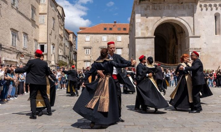 Trogir preserving unique cultural identity through dance – Photo report