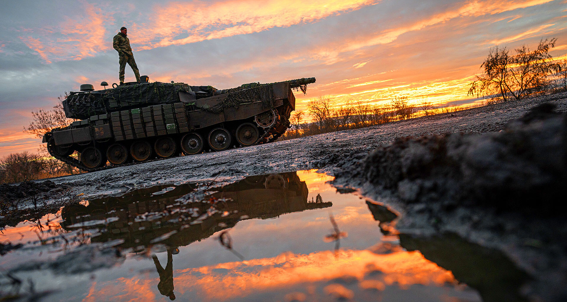 KURAHOVE, UKRAINE - DECEMBER 19: Ukrainian servicemen of the 33rd brigade operate a Leopard battle tank in the direction of Kurahove, Ukraine as Russia-Ukraine war continues on December 19, 2024. (Photo by Wolfgang Schwan/Anadolu via Getty Images)