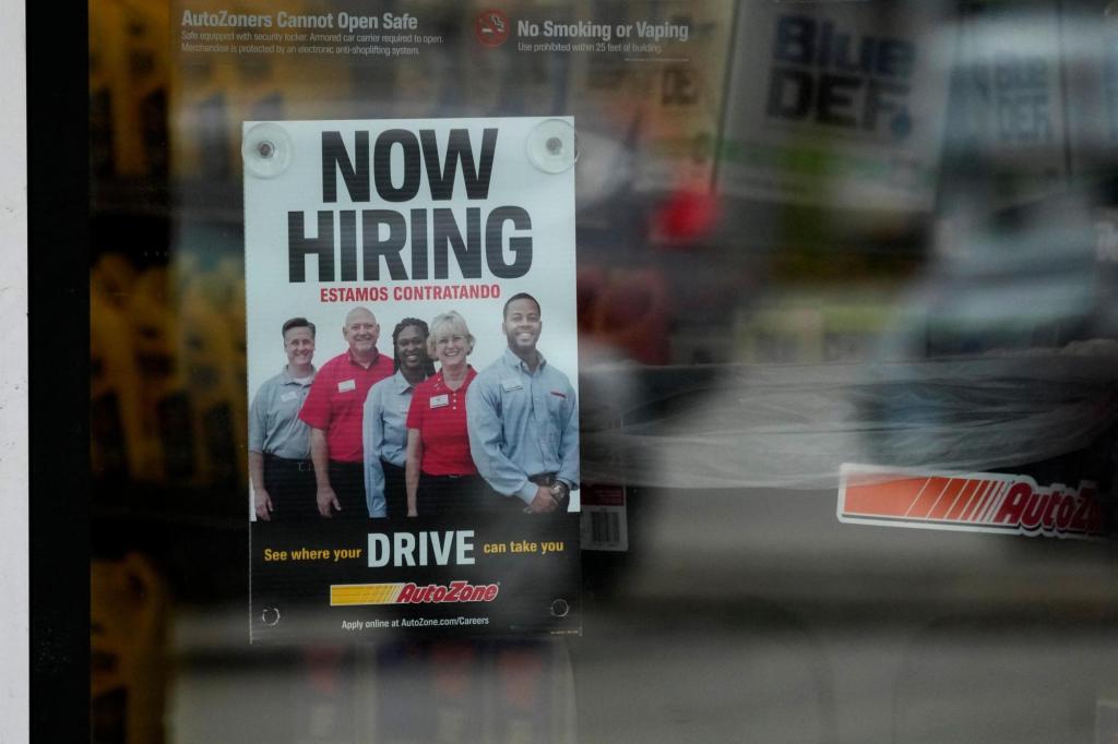 US jobless benefit claims fall last week as labor market remains strong