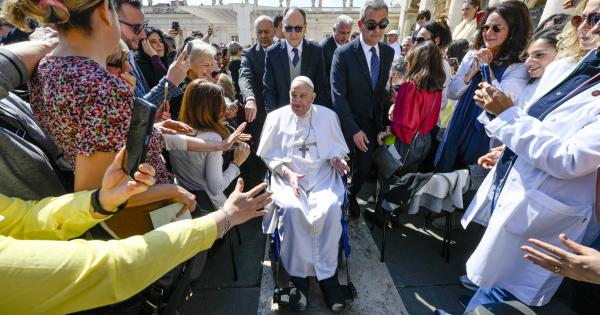 Pope Francis makes surprise appearance in St. Peter's Square
