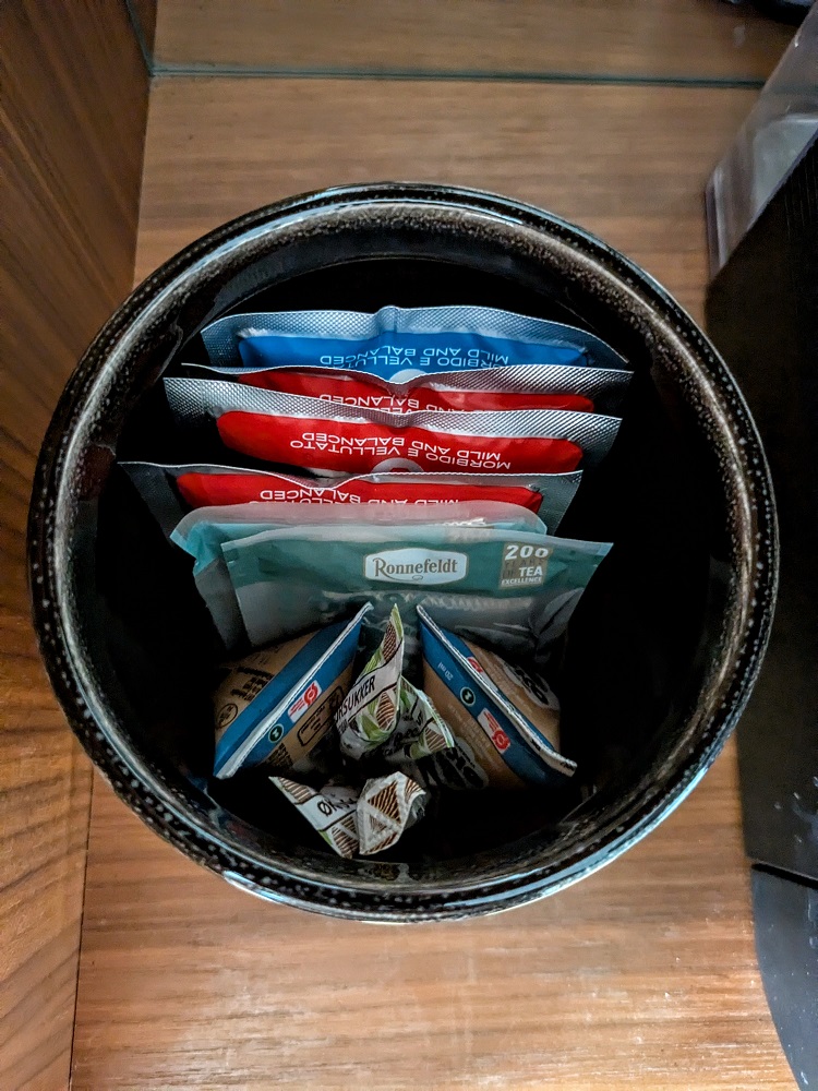 Villa Copenhagen - Tea, coffee & UHT milk packets