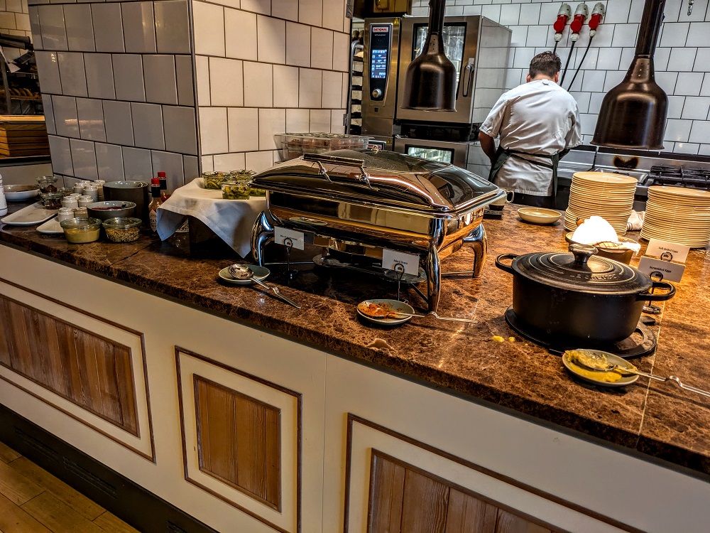 Villa Copenhagen breakfast - Hot options & egg station