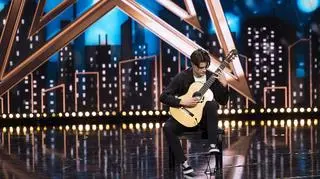 Agnieszka Woźniak-Starak wciska ZŁOTY PRZYCISK dla Kacpra Dworniczaka! Gitarzysta podbił serca jurorów i prowadzących ''Mam Talent!''!