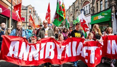 Barry: Thousands march calling for Welsh independence