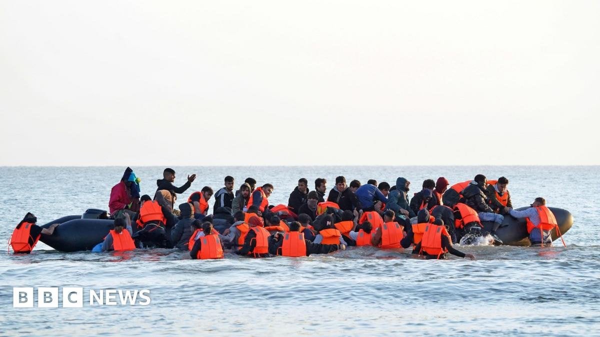 UK and France in talks over migrant returns deal