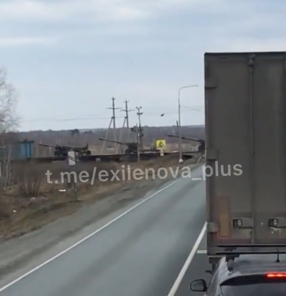 Russian truckers filmed de-preserved WWII howitzers beeing moved somewhere inside of Russia. Everything is going according to the plan. April 2025