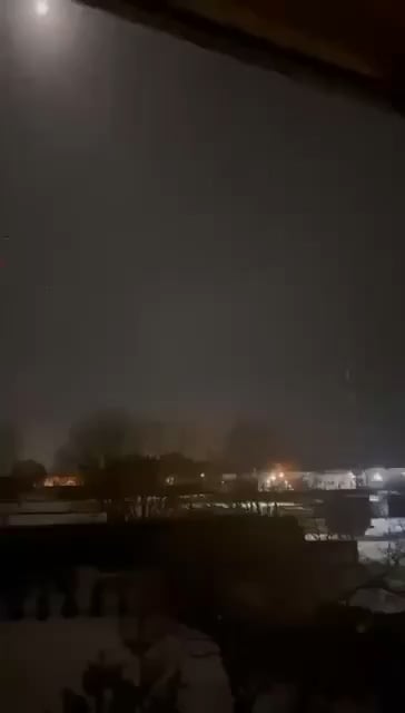 Russian air defence shooting at a Russian helicopter, probably a Mil Mi-24, near Moscow. The operators likely identified the aircraft as a Ukrainian UAV. 09/04/2025